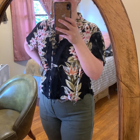 Cropped Hawaiian - Picture 2 of 3